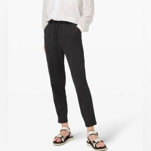 2020-Lululemon Keep Moving Pant 7/8
High-Rise
Black size 2